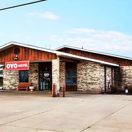 Oyo Hotel Chesaning Route 52 & Hwy 57 ภายนอก รูปภาพ