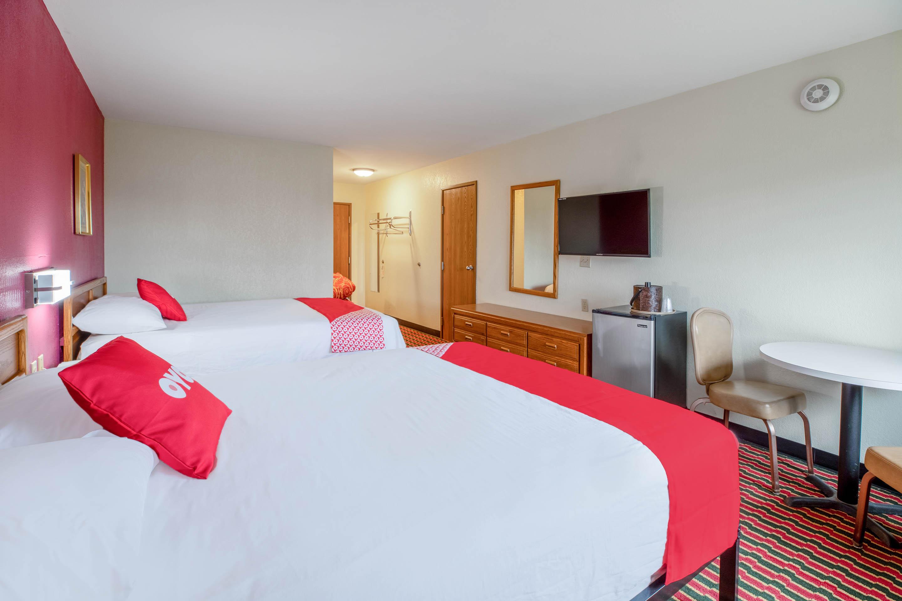 Oyo Hotel Chesaning Route 52 & Hwy 57 ภายนอก รูปภาพ
