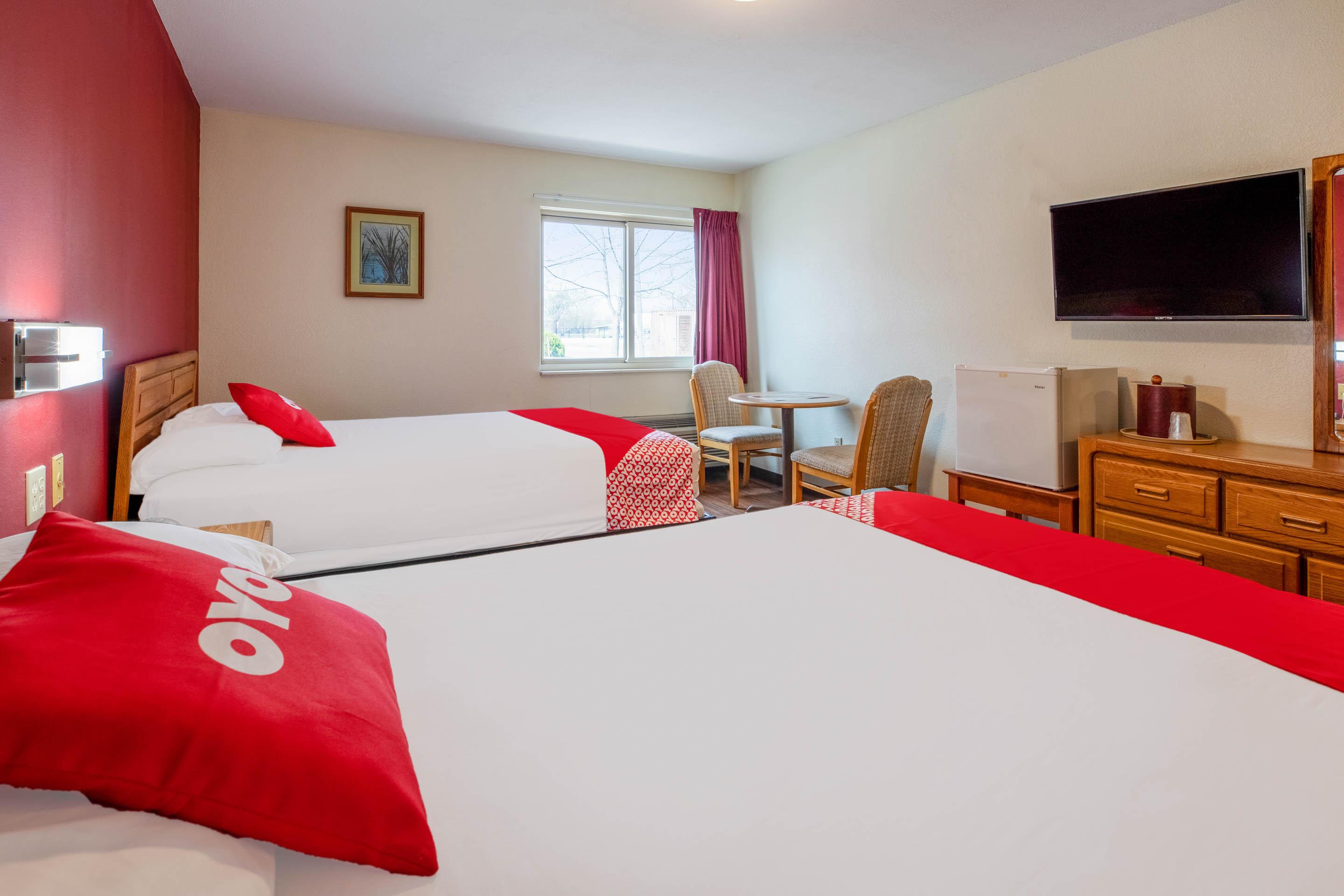Oyo Hotel Chesaning Route 52 & Hwy 57 ภายนอก รูปภาพ