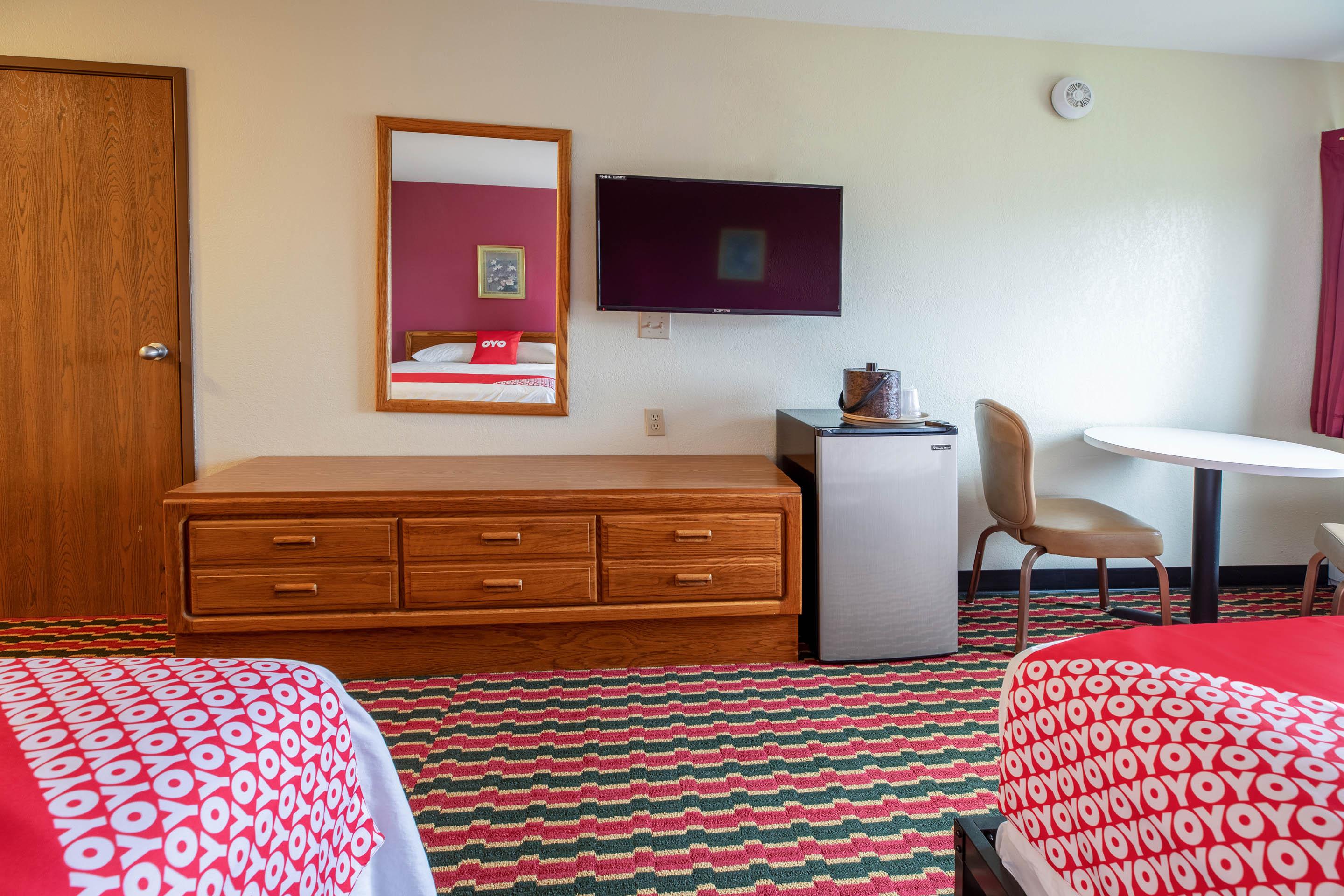 Oyo Hotel Chesaning Route 52 & Hwy 57 ภายนอก รูปภาพ