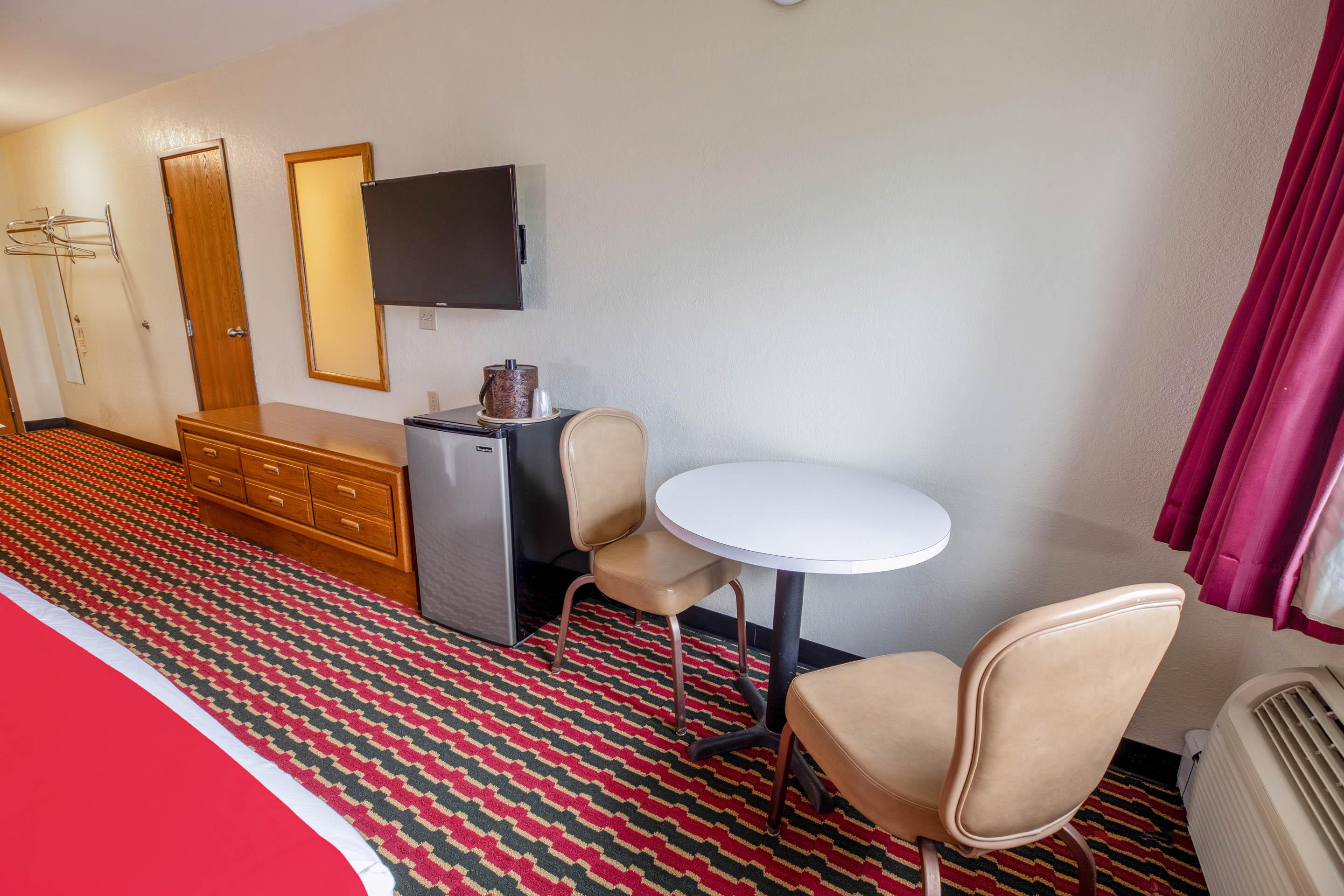 Oyo Hotel Chesaning Route 52 & Hwy 57 ภายนอก รูปภาพ