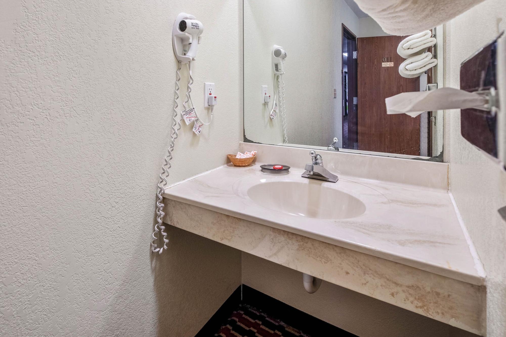 Oyo Hotel Chesaning Route 52 & Hwy 57 ภายนอก รูปภาพ