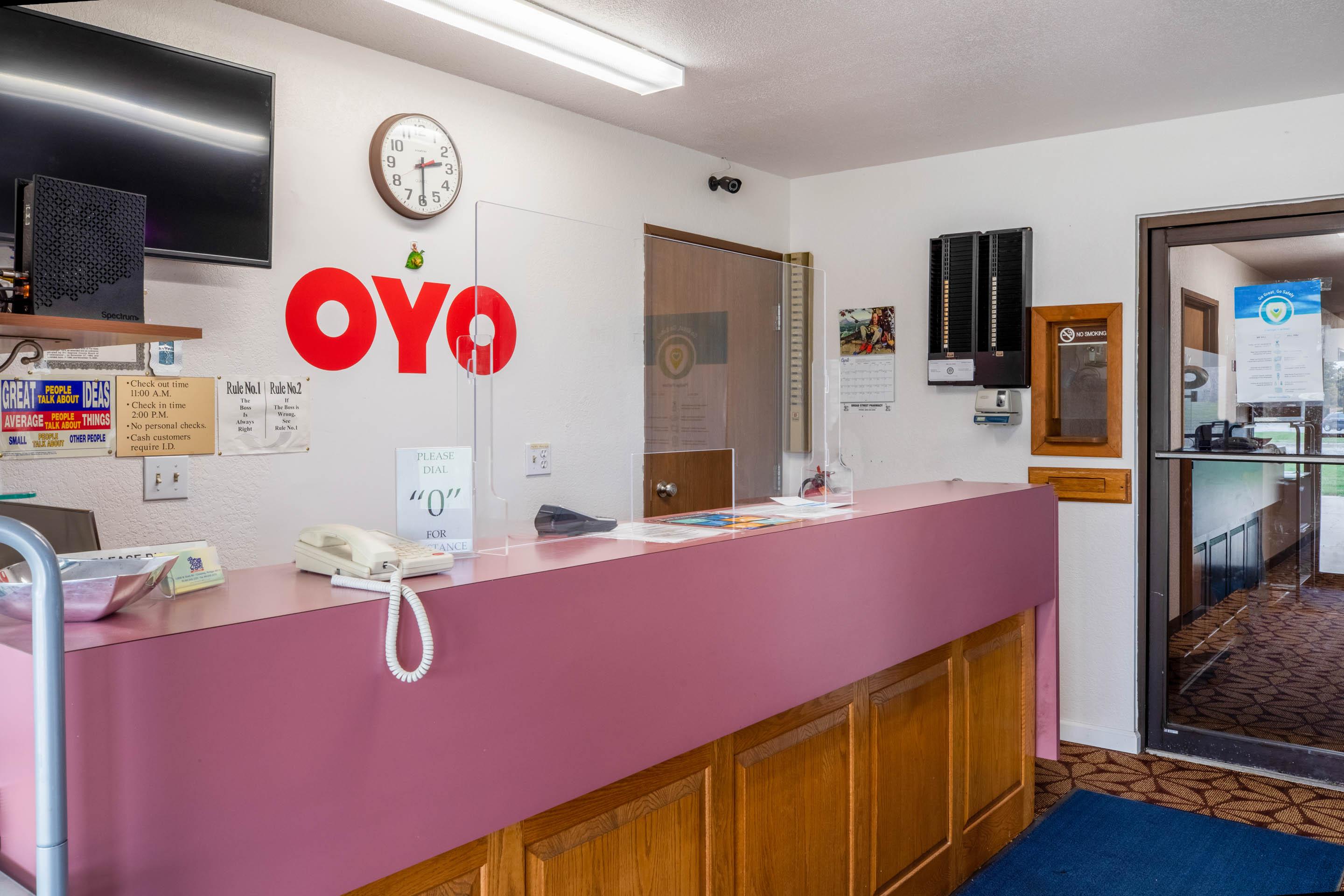 Oyo Hotel Chesaning Route 52 & Hwy 57 ภายนอก รูปภาพ